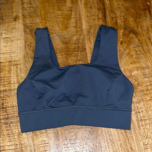 Lululemon Black Sports Bra with Racerback and Seamless Design - Picture 1 of 4
